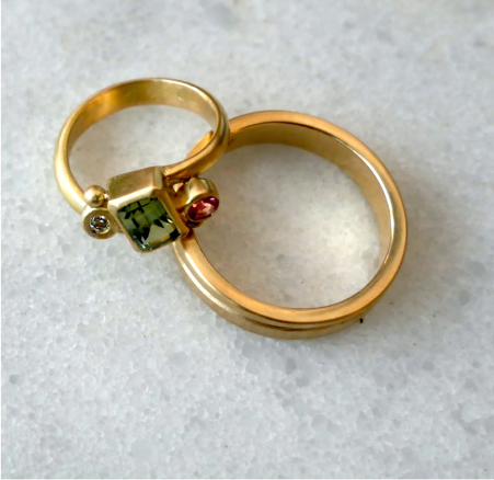 Alliances Réunion uniques en or jaune 18 carats fabriquées sur mesure par un artisan bijoutier